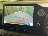 【バックカメラ】駐車時に後方がリアルタイム映像で確認できます。大型商業施設や立体駐車場での駐車時や、夜間のバック時に大活躍!運転スキルに関わらず、今や必須となった装備のひとつです!