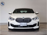 【キドニーグリル】BMWは約90年もの間、ほぼ全ての車両にひと目でBMWだと分かるこの特徴的なフロントグリルが備えられ、デザイン・アイコンとして親しまれてきました。