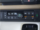 ◆オートエアコン装備◆ お好みの温度を設定をするだけで、後は、自動で風量を調節してくれます!快適にドライブが楽しめます。