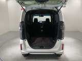 リアシートを倒すと、ラゲッジスペースを広くお使いいただけます!