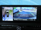 アラウンドビューモニター クルマを上空から見下ろしているかのように、視認しにくい周囲の情報を映像で提供します。クルマをスムーズに駐車させる事ができます。