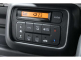 オートエアコン装備♪室内温度を設定すれば自動的に風量の調整をしてくれます♪車内をいつでも快適に保てます♪