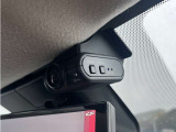 【日産純正 車内撮影用カメラ付きドライブレコーダー装着車】 映像/音声の記録はもちろん、映像再生時に走行軌跡や車速のわかるGPS搭載。事故時の客観的な検証に役立ちます