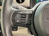 ステアリングにオーディオ操作スイッチが付いています。オーディオ画面に直接タッチしなくても操作が出来ますので、運転に集中できます。