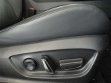 パワーシート搭載。微妙な調整が手軽にでき、ピッタリのポジションで運転することが可能です。