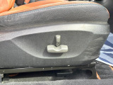 【パワーシート】スイッチ一つで簡単にシートの微調整が可能!電動だから力もいりません!快適なシートポジションにセットして、快適なドライブをお楽しみください。