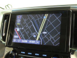 メーカー装着のディスプレイオーディオを装備しております。