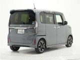 ◆衝突軽減ブレーキ(CMBS)◆システムが先行車や歩行者を検知。衝突するおそれがある場合、音とディスプレー表示で警告。さらに接近した場合はブレーキングを行い、衝突回避・被害軽減を支援します。