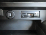 インパネアッパーボックスには充電ができる【USBソケット】★高速道路の出入りができる【ETC】があります
