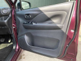 乗り降りで多く使用する運転席ドアですが、目立った傷や汚れもなく綺麗です!