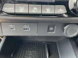 USBも2ポートありますので同乗者の方との同時充電もできますよ