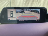 狭い場所での駐車やすれ違いなどでより的確な運転操作に役立つ360&deg;ビューモニターが装備されています。