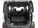 リヤシートを両方倒せば大きな荷物も車載可能です♪