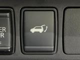 【パワーバックドア】スマートキーや運転席のボタンを押すだけでリアゲートが自動で開閉します!荷物を持っている時や、高い位置にあるバックドアを閉める際に便利な機能です♪