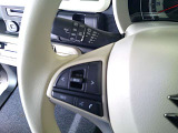 オーディオコントロールスイッチが付いています。ナビを注視することなく操作が可能です。