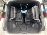 普段のお買い物や通勤、送迎等に十分な荷室スペースを確保しております。セカンドシートを倒すと、大きな荷物の積載も可能です♪