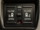 【両側パワースライドドア】両側がパワースライドドアになっており、運転席のスイッチやスマートキーでも開閉が可能です!開口部も広いので乗り降りも楽々♪