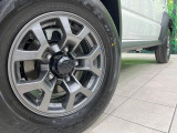 【純正15インチアルミホイール】外観にマッチした純正アルミホイールを装着しております。各種社外アルミホイールや、スタッドレスタイヤも取扱いしております。是非ご相談ください♪