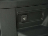 ◆12V電源ソケット◆スマートフォンの充電等にも便利な電源ソケット!使いやすい場所に装備されています。