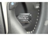 【クルーズコントロール】アクセルから足を離しても設定速度で走り続けてくれます。高速道路での長距離移動が楽になりますよ♪