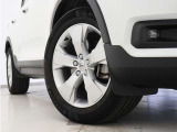 5スポーク7.5J&times;18インチシルバーアルミホイール。衝突回避・被害軽減ブレーキシステムやパイロット・アシストなど、数多くの先進安全・運転支援機能を標準装備。