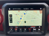 タッチスクリーンをタップするかスワイプするだけですべての機能を呼び出せます。Apple CarPlayおよびAndroid Autoに対応しスマートフォンとのシームレスな 連携も実現。さらに、USBポートを標準装備しています。