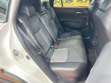 後部座席も気になるようなキズ・汚れやへたり等、大きなダメージはなく、良好な状態です。