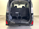 普段のお買い物や通勤、送迎等に十分な荷室スペースを確保しております。セカンドシートを倒すと、大きな荷物の積載も可能です♪