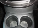 ドリンクホルダー★すぐ手が届く位置にドリンクホルダーを装備しています。運転中の水分補給もご安心です♪
