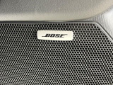 【BOSEサウンドシステム】メーカーオプションの高品位サウンドシステムを搭載。専用のチューニングが施された大小様々なスピーカーから良質なサウンドが奏でられ、臨場感あふれる音響空間を演出します。