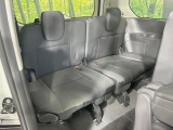 3列目シートはもちろん状態良好☆大人でもゆったりと座って頂けますので、大人数でのお出かけもラクラクです♪ご家族で、気の知れた仲間で、ドライブに行くのが楽しみですね♪
