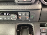 運転席/助手席シートヒーターで寒い日もすぐに温かくなり快適に過ごせます。2段階の温度調整が可能です