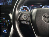 左側のステアリングスイッチはメーター内の表示の操作とオーディオの音量の操作なが可能です。