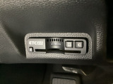 ハンドルの左下にETC2.0がついています。高速道路の料金所の通過も楽々です!。 カードの取り出しもしやすい場所についています。