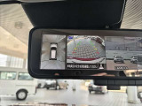 インテリジェント ルームミラーは、カメラ映像と通常のミラーの切替が出来ます。カメラ映像ですと後席やラゲッジの人や荷物で視界が塞がらないだけではなく夜間、後続車のライトの光量を減光します。
