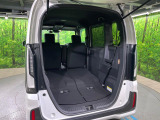 後席を格納すると、これだけの広さが!シーンに合わせたシートアレンジで、大きな荷物も積むことが出来ます♪