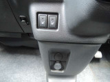 運転席には寒い日に嬉しいシートヒーターがついております!スイッチ一つで切り替えができます!