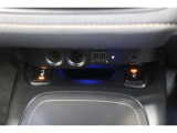 シートヒーターは、エアコンで車内を温めるよりも早くシートが温まるので、寒い季節も快適になります。
