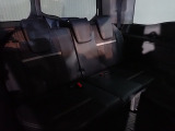 ゆったり座れる3列目シートです(*^-^*)たっぷりとした厚み、足もとや頭上の余裕ある空間でゆったりくつろげます♪