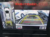 パノラミックビューモニター&バックモニター♪車両の前後左右に搭載した4つのカメラの映像を合成し、車を真上から見ているような映像を表示♪