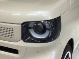 LEDヘッドライトは、点灯の瞬間から最大光量を発揮し、突然暗くなるトンネルなどでの安定感を高めます。