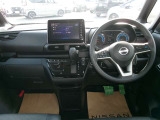 操作しやすい運転席廻り!操作パネルも使いやすい!!ドライブが楽しくなります!