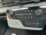 ボタン式シフトです。エアコン操作もタッチパネルで掃除もしやすい!シートヒーターにプロパイロットパーキングアシスト付!