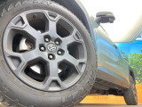 【純正18インチアルミホイール】外観にマッチした純正アルミホイールを装着しております。各種社外アルミホイールや、スタッドレスタイヤも取扱いしております。是非ご相談ください♪