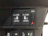 【両側パワースライドドア】両側がパワースライドドアになっており、運転席のスイッチやスマートキーでも開閉が可能です!開口部も広いので乗り降りも楽々♪