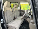 運転席シート廻りは使用感も少なく、良好な状態となっています。前オーナー様が丁寧に使っていたことがよくわかりますね。