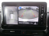 まるで上空から見下ろしているような感じで駐車が楽にできるインテリジェントアラウンドビューモニター