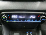☆左右独立温度コントロールオートエアコン☆運転席、助手席それぞれで好みの温度設定ができるので、ドライバーも、同乗者も、快適な温度で過ごせます♪
