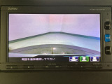 【バックカメラ】運転が苦手な方も車庫入れラクラクです!ギアをリバースに入れれば自動的に切り換わりますので、面倒な操作は不要です♪狭い駐車場もお車を傷つけず安心ですね!