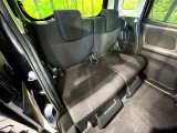 後部座席も気になるようなキズ・汚れやへたり等、大きなダメージはなく、良好な状態です。
